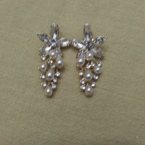 Selling a beautiful pearls earings